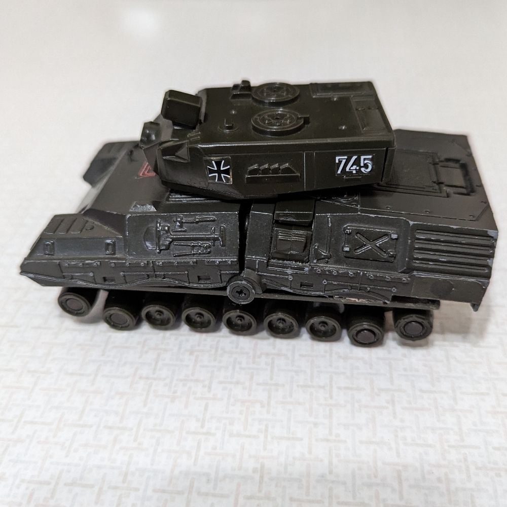 1983 Bandai - Super Gobots Renegade Destroyer Tank Transformer
